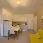 Flat In רוסולינה מארה